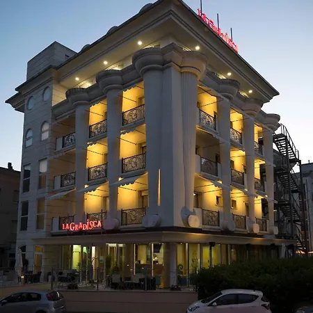 ラ グラディスカ 4*